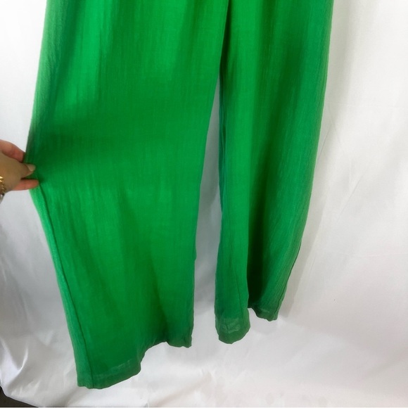 NWT Stunning Season Green Backless Wide Leg Halter
Jumpsuit size:L - Picture 9 of 15